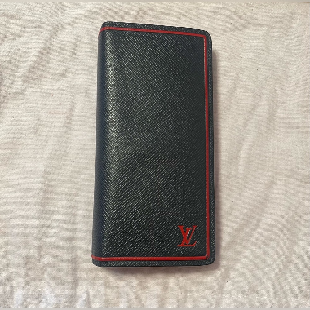 LOUIS VUITTON Brazza Wallet Tiaga Leather